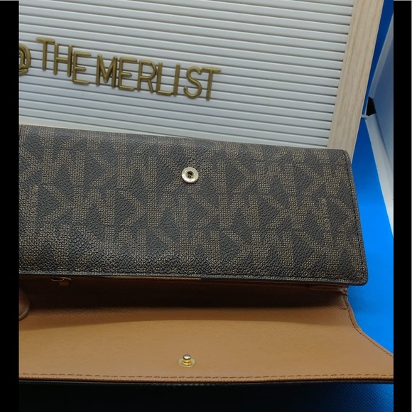 Michael Kors Jet Set Travel PVC Large Trifold Wallet Brown MK Acorn - Picture 2 of 4